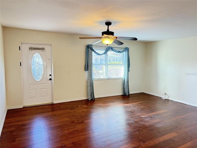 Building Photo - 2202 Clubhouse Dr