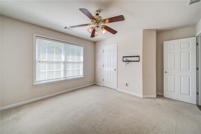 Building Photo - 853 Van Briggle Path NE