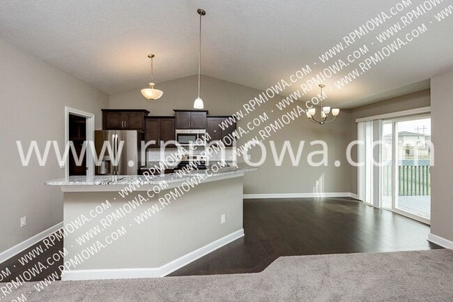 Building Photo - 4721 NE Oak Dr