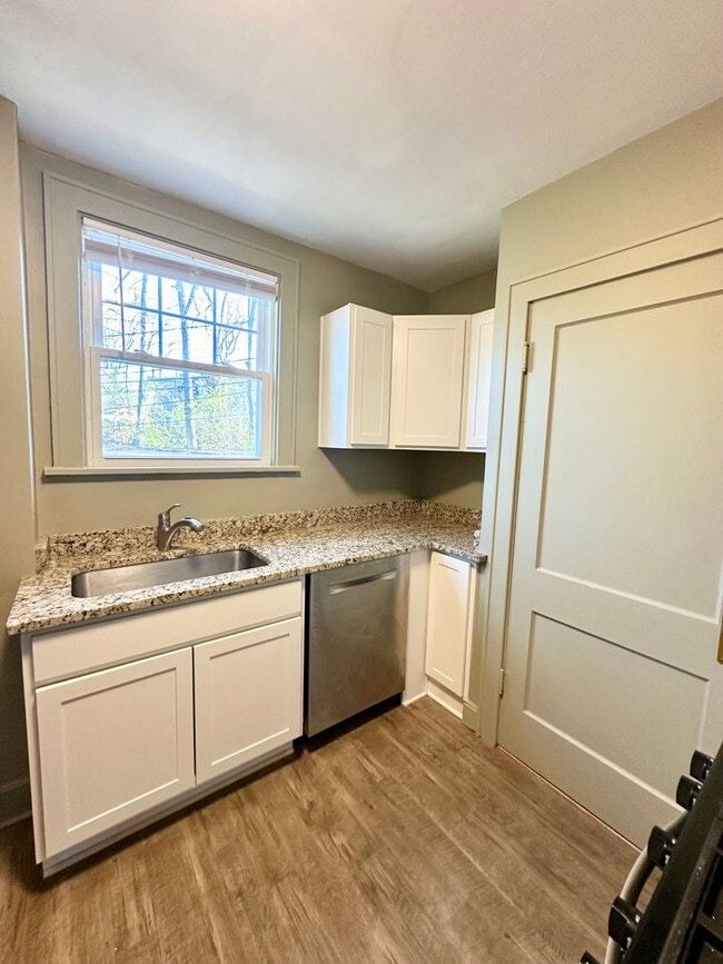 Building Photo - 24 W Tulane Rd