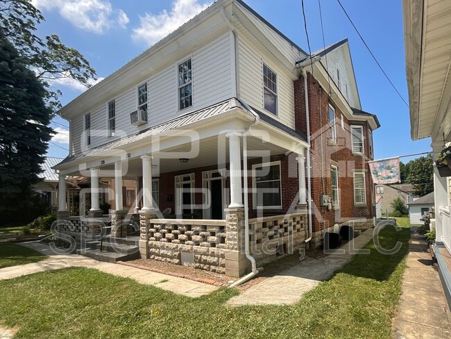 Primary Photo - 235 S 4th St