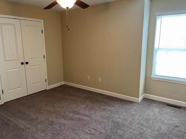 Building Photo - 13756 Post Oak Ln