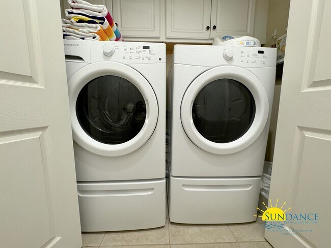 Building Photo - Exceptional Opportunity: Main Home plus Ga...