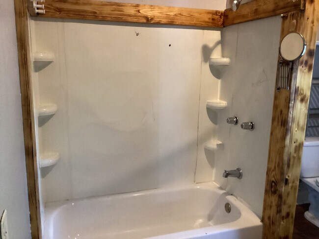 Building Photo - DOWNTOWN WILMINGTON! Historic Cottage - 2B...