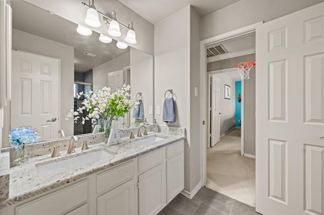 Building Photo - 1093 Woodbriar Dr