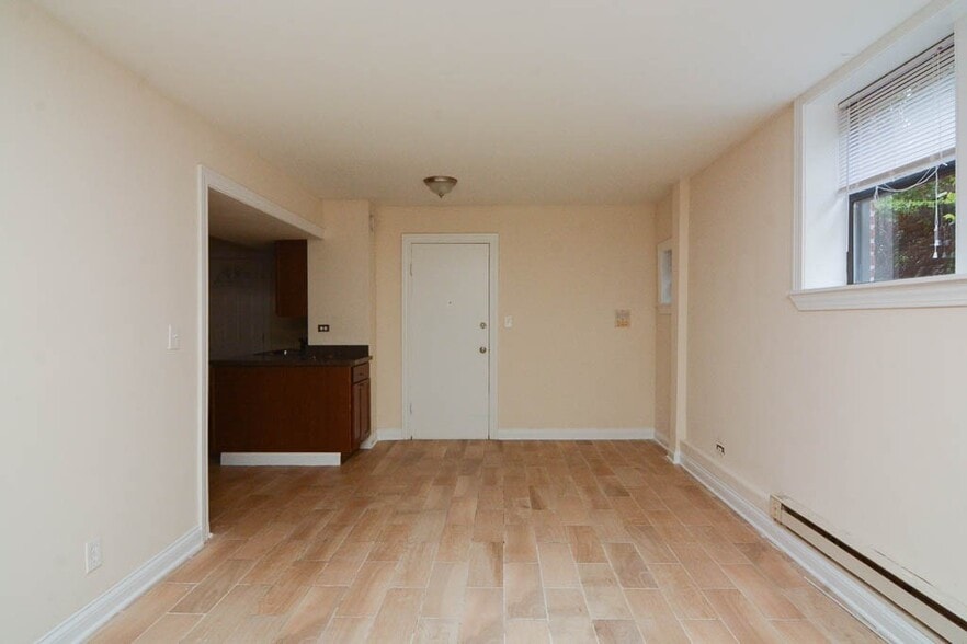 Building Photo - 3728 N Pine Grove Ave