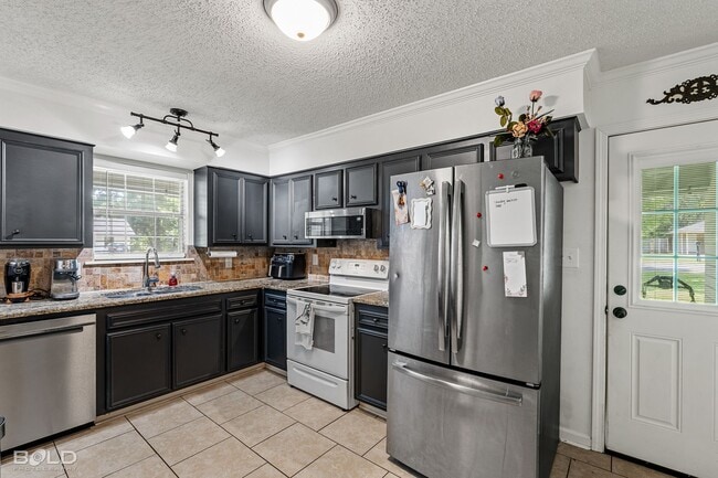 Building Photo - Check out this 3 bed 1 in Haughton