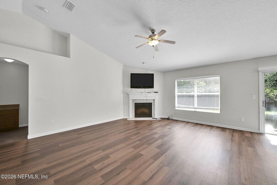 Building Photo - 10810 Stanton Hills Dr E