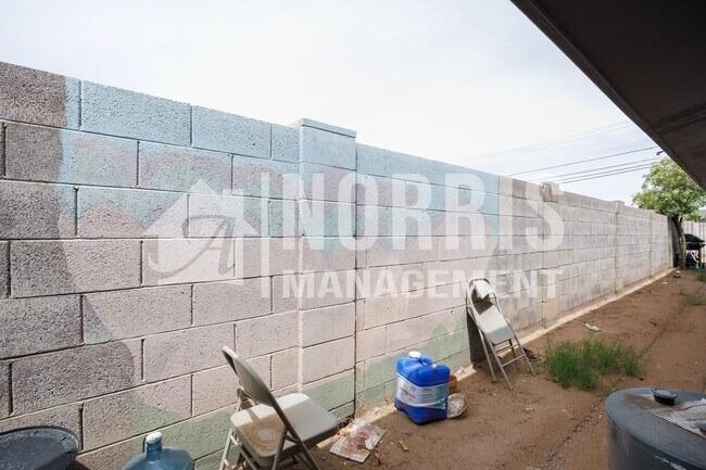 Building Photo - Convenient, Beautifully Updated Space Available Now!