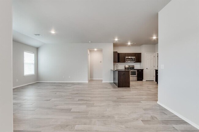 Building Photo - 13321 Beaumont Dr