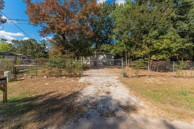 Building Photo - 4424 W Forest Rd