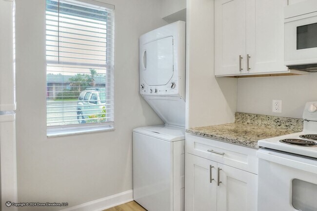Building Photo - Cozy 1 Bedroom Apartment in Eagle Lake, FL