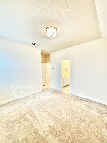 Building Photo - 914 Devonshire Dr