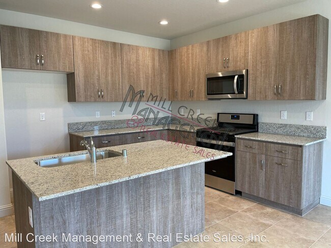 Building Photo - 3 br, 3 bath House - 4444 S. University