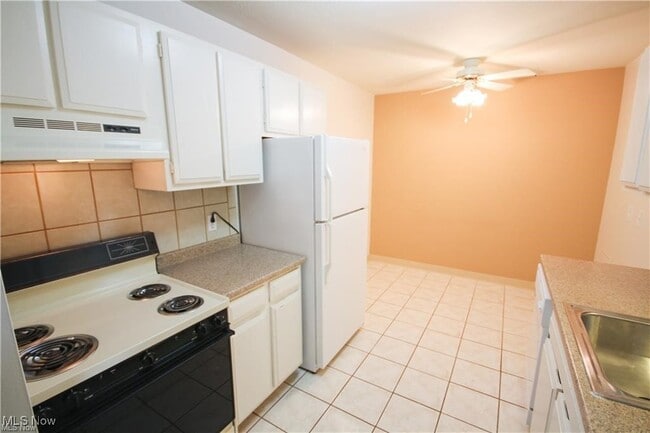 Building Photo - 20333 Detroit Rd