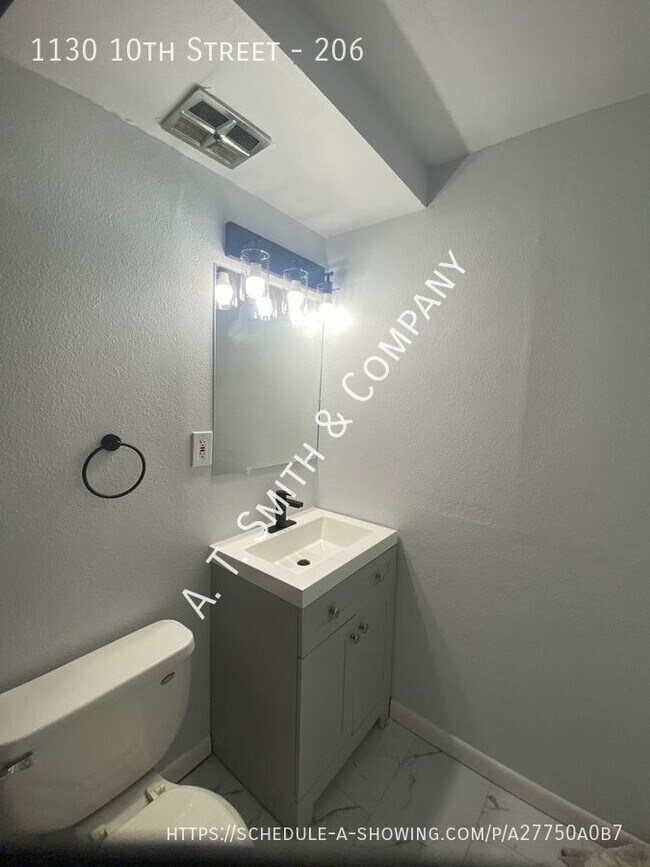 Building Photo - 1130 10th St