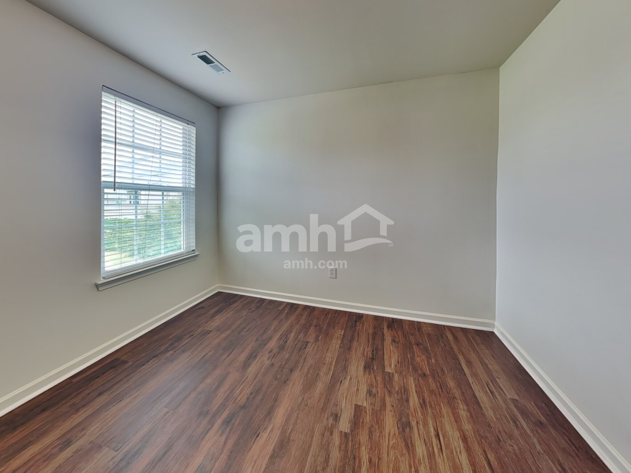 Building Photo - 10 Pfeiffer Ct