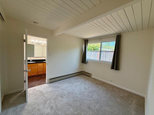 Building Photo - BEAUTIFULLY MAINTAINED EICHLER-STYLE HOME IN DESIRABLE LUCAS VALLEY WITH HOA POOL AND TENNIS COURTS