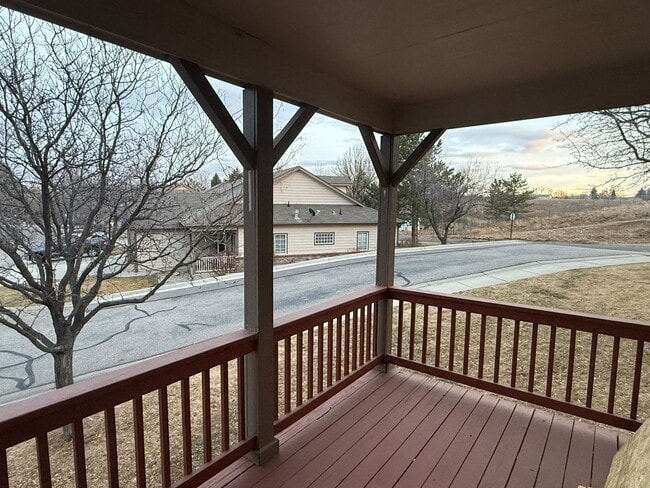 Building Photo - Beautiful 3-Level Corner Unit Townhouse with Garage