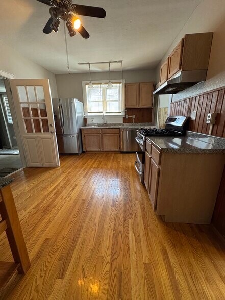 Building Photo - 1402 S State St