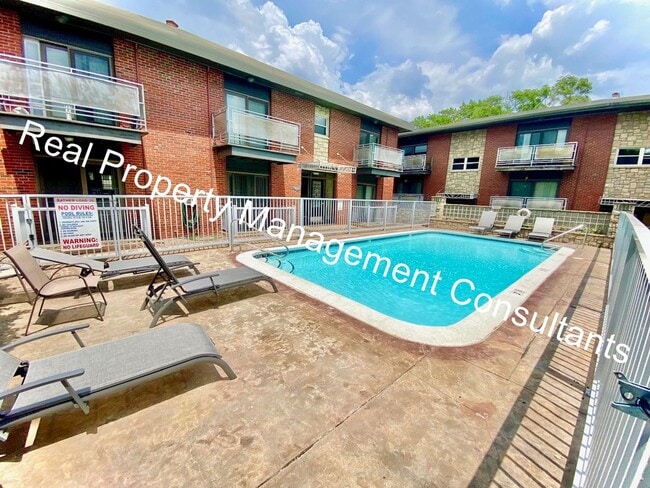 Building Photo - 2 Bedroom In Westport Rent Special