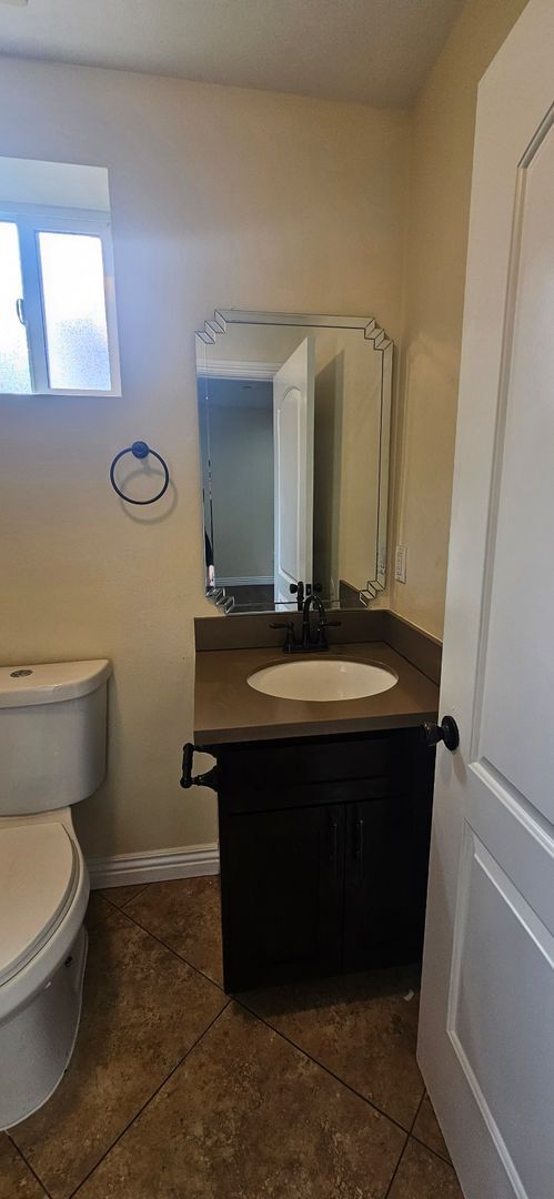 Building Photo - 75(611)