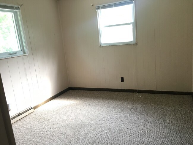 Building Photo - 353 Gilmore St