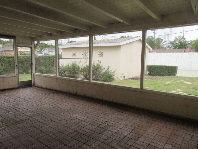 Building Photo - Charming 4-Bedroom Home in Granada Hills –...