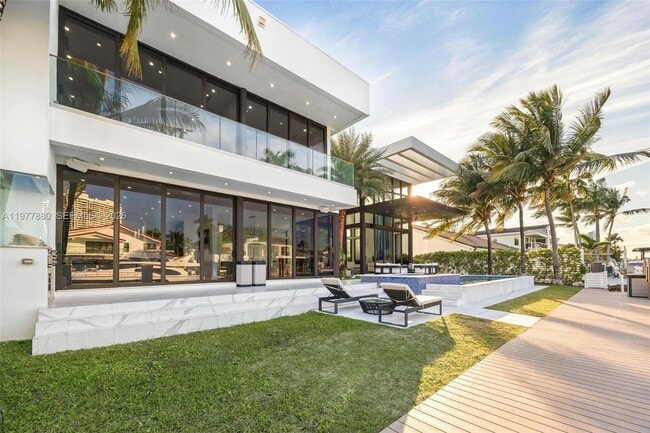 Building Photo - 3367 NE 168th St