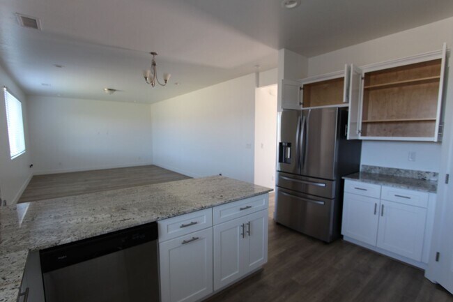 Building Photo - Spacious 4 Bedroom Home in Bellemont | Fenced Backyard + 2 Car Garage