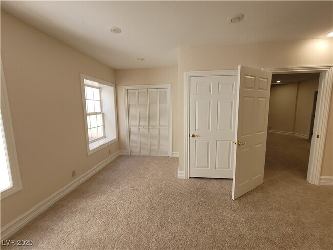 Building Photo - 5110 N Valadez St