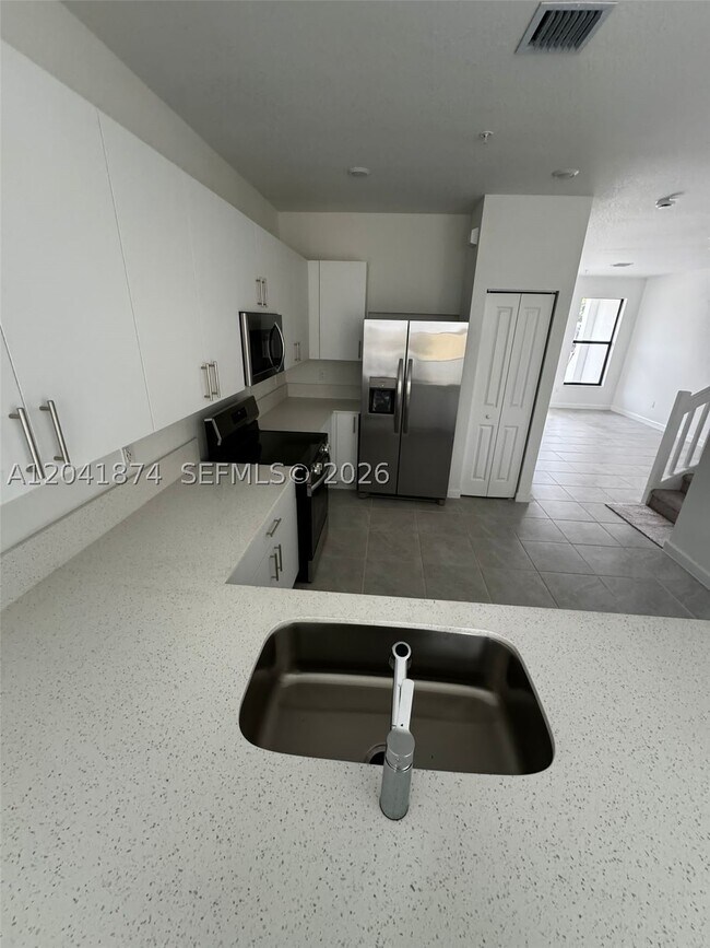 Building Photo - 285 SW 159th Dr
