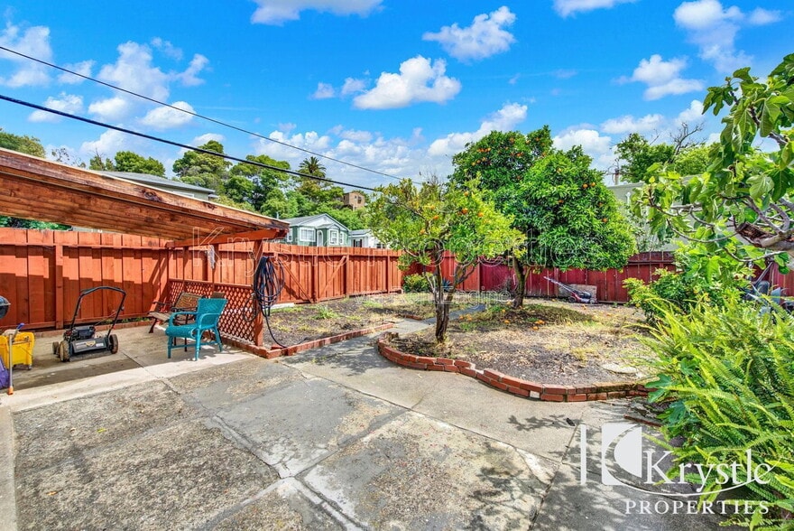 Building Photo - 153 Vaqueros Ave