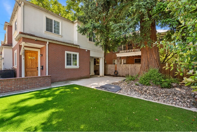Building Photo - 3004 Portola Way