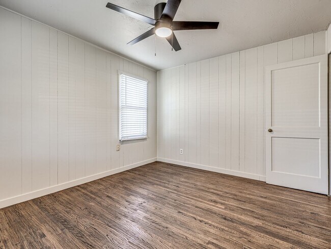 Building Photo - Adorable Updated Midwest City Boho Home