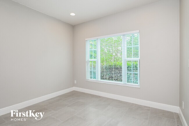 Building Photo - 9309 Oglethorpe Dr