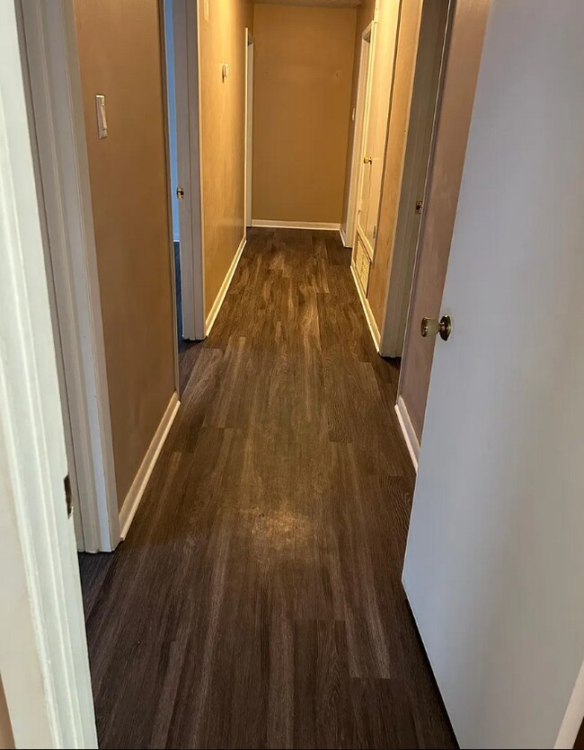 Building Photo - 1203 Blueridge Pky