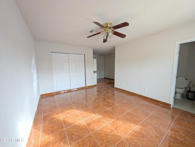 Building Photo - 5857 W Valley Cir