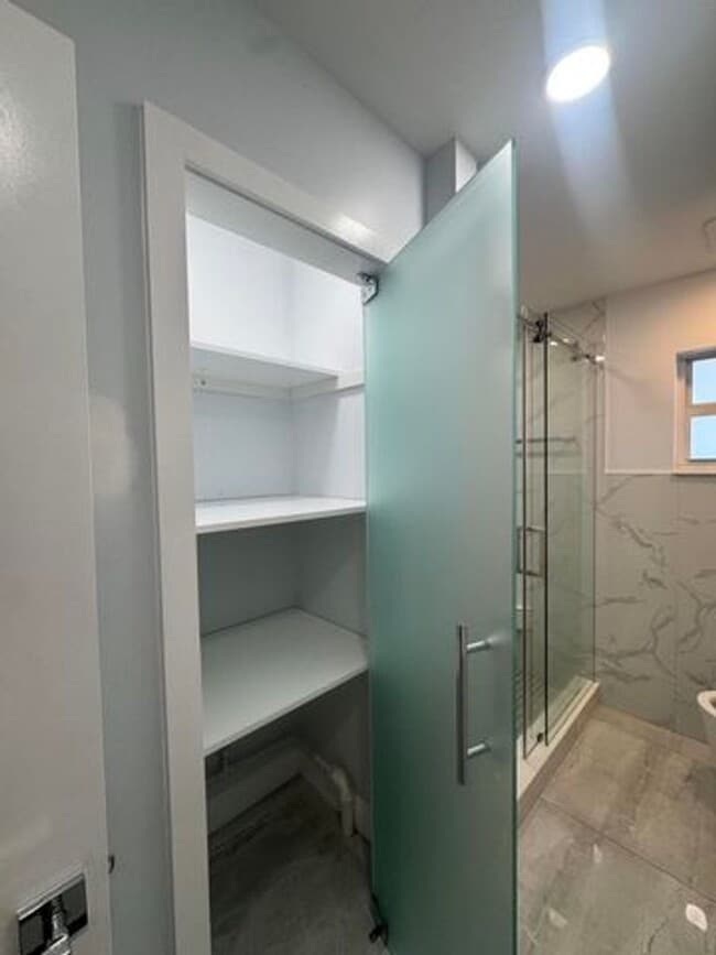 Building Photo - 2591 Rosehaven Rd