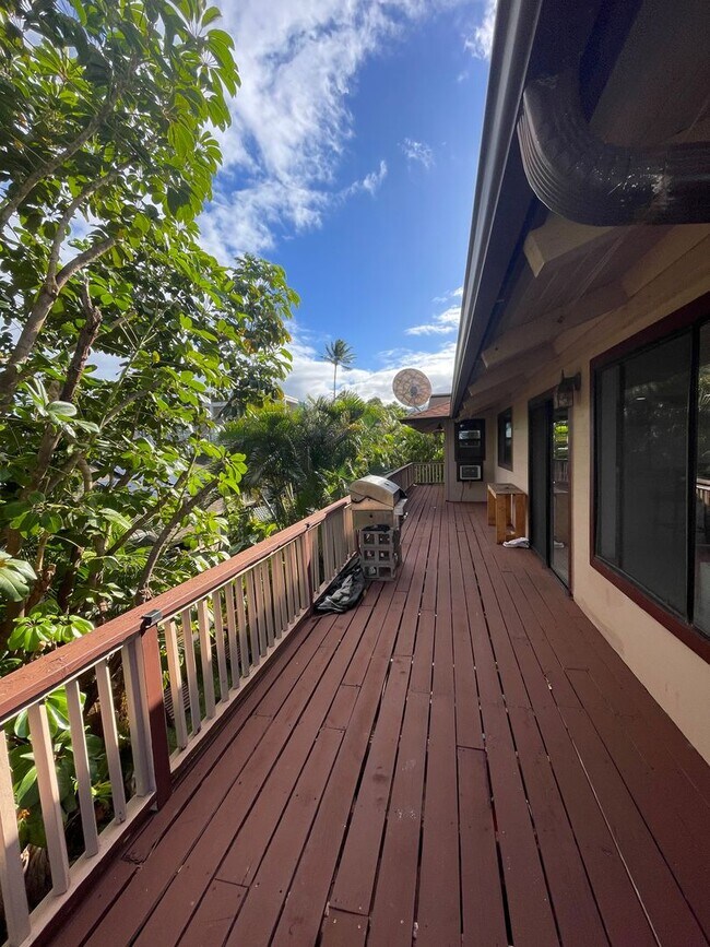 Building Photo - Spacious Mahinahina 3 Bedroom