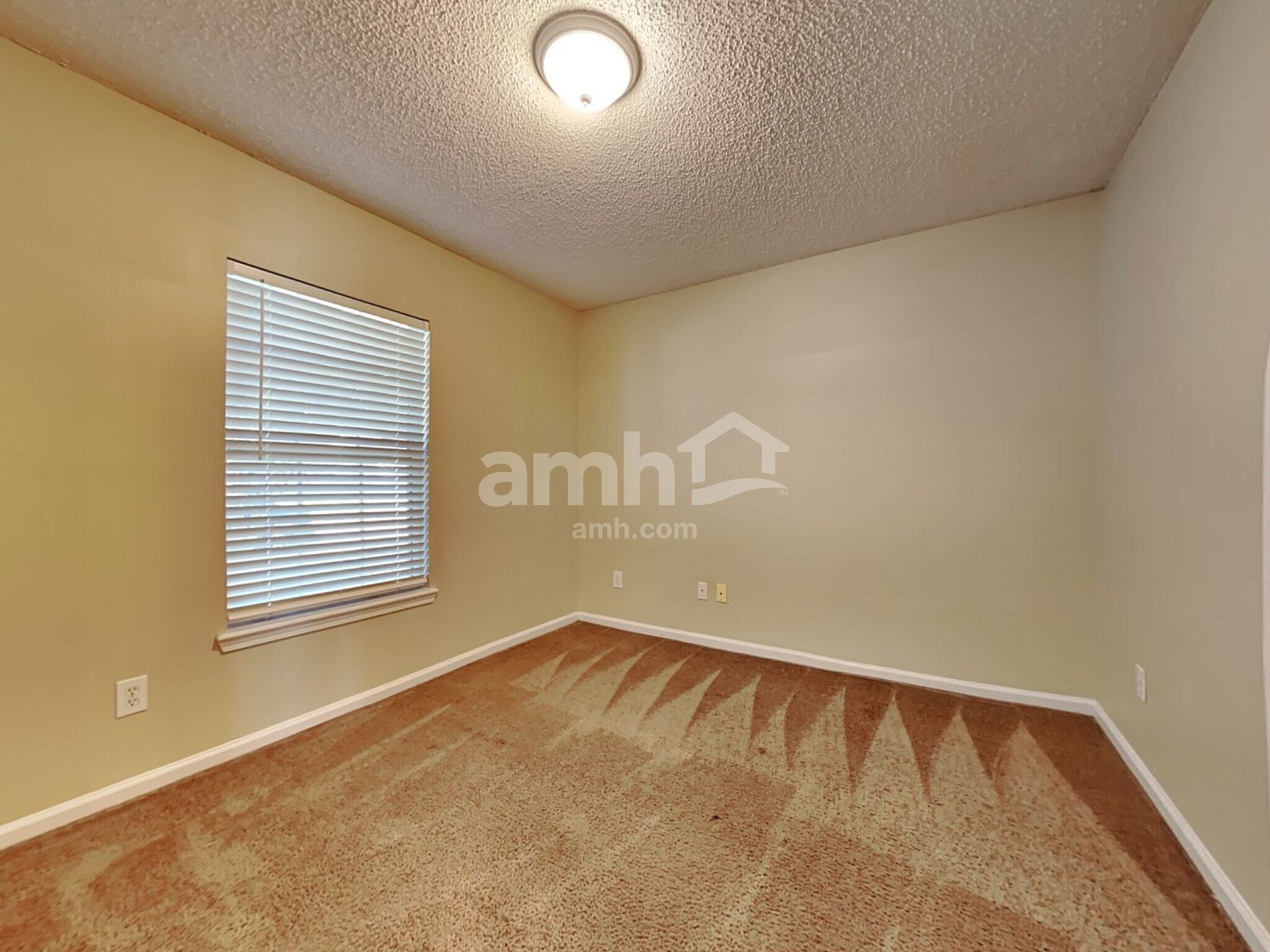 Building Photo - 9261 Redtail Dr