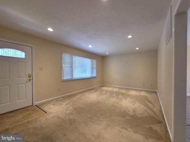 Building Photo - 111 Windcrest Cir