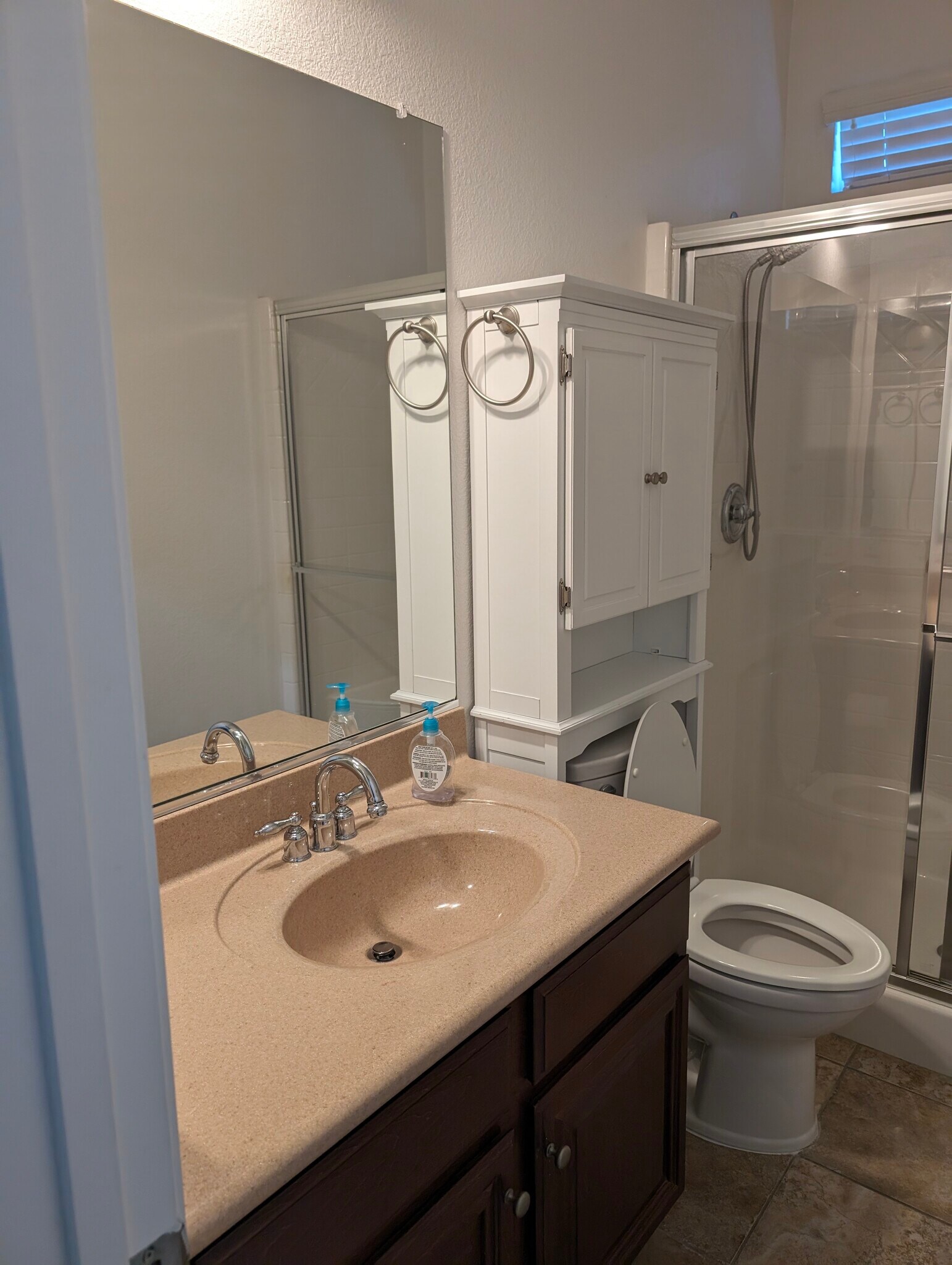 Downstair bath - 9380 Dauchy Ave