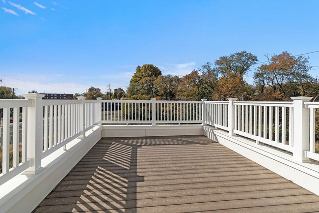 Building Photo - 2306 Palermo Dr