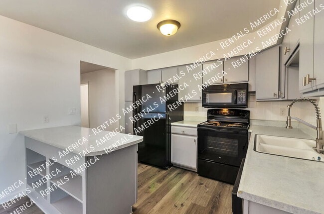 Building Photo - 2118 N Rita Ave