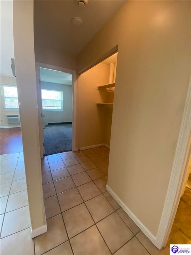Building Photo - 501 Independence Ct