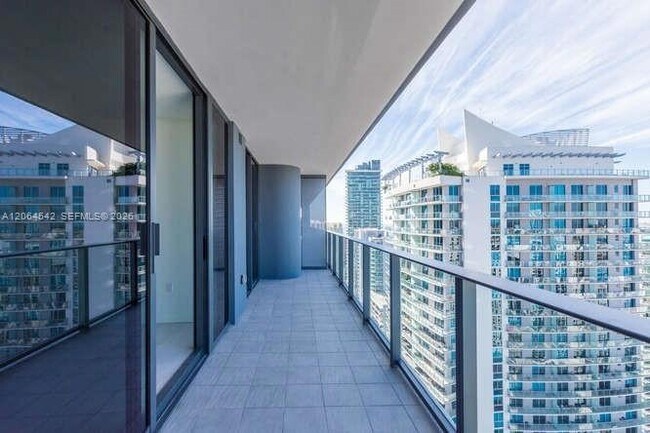 Building Photo - 1000 Brickell Plaza