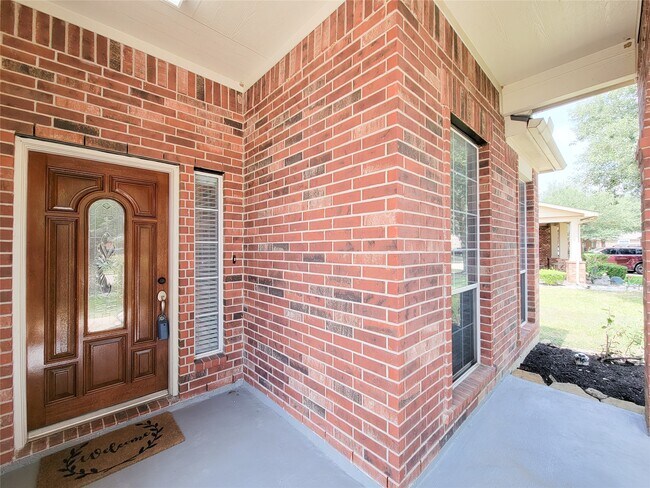 Building Photo - 17207 Mossbriar Ln