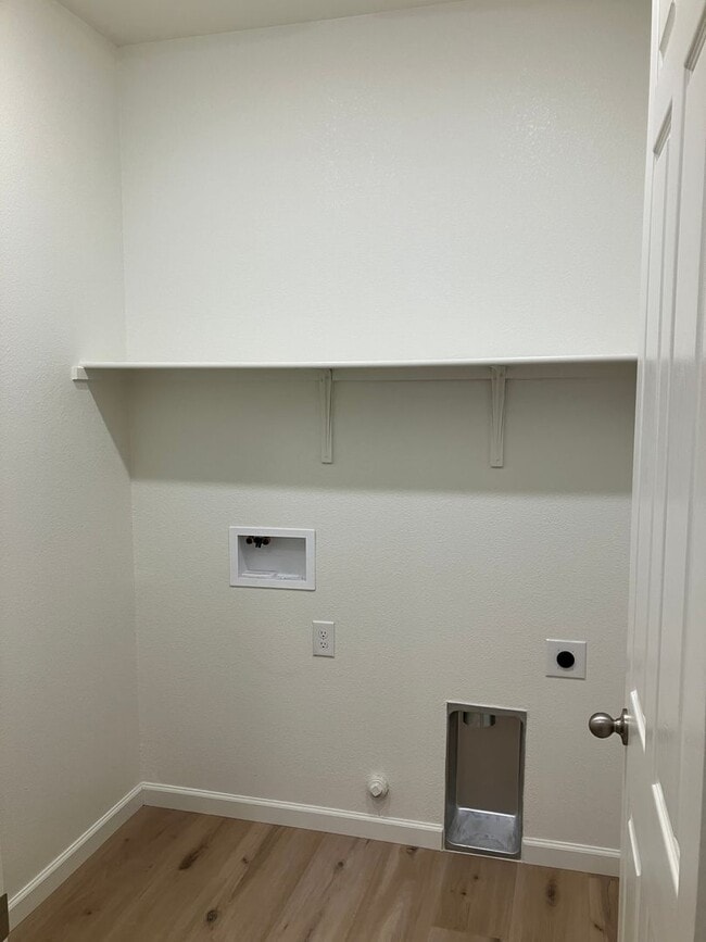 Building Photo - 1977 Apiary Wy