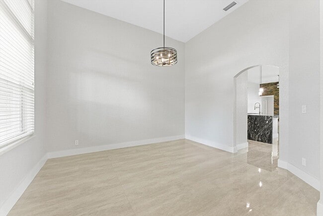 Building Photo - 20094 W Key Dr